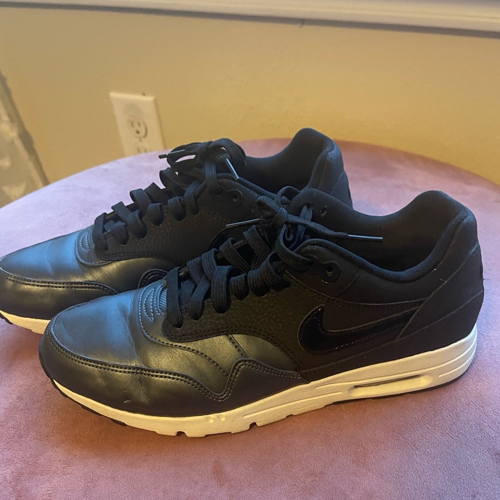 Used-Good Condition Size 8-Women Sneakers